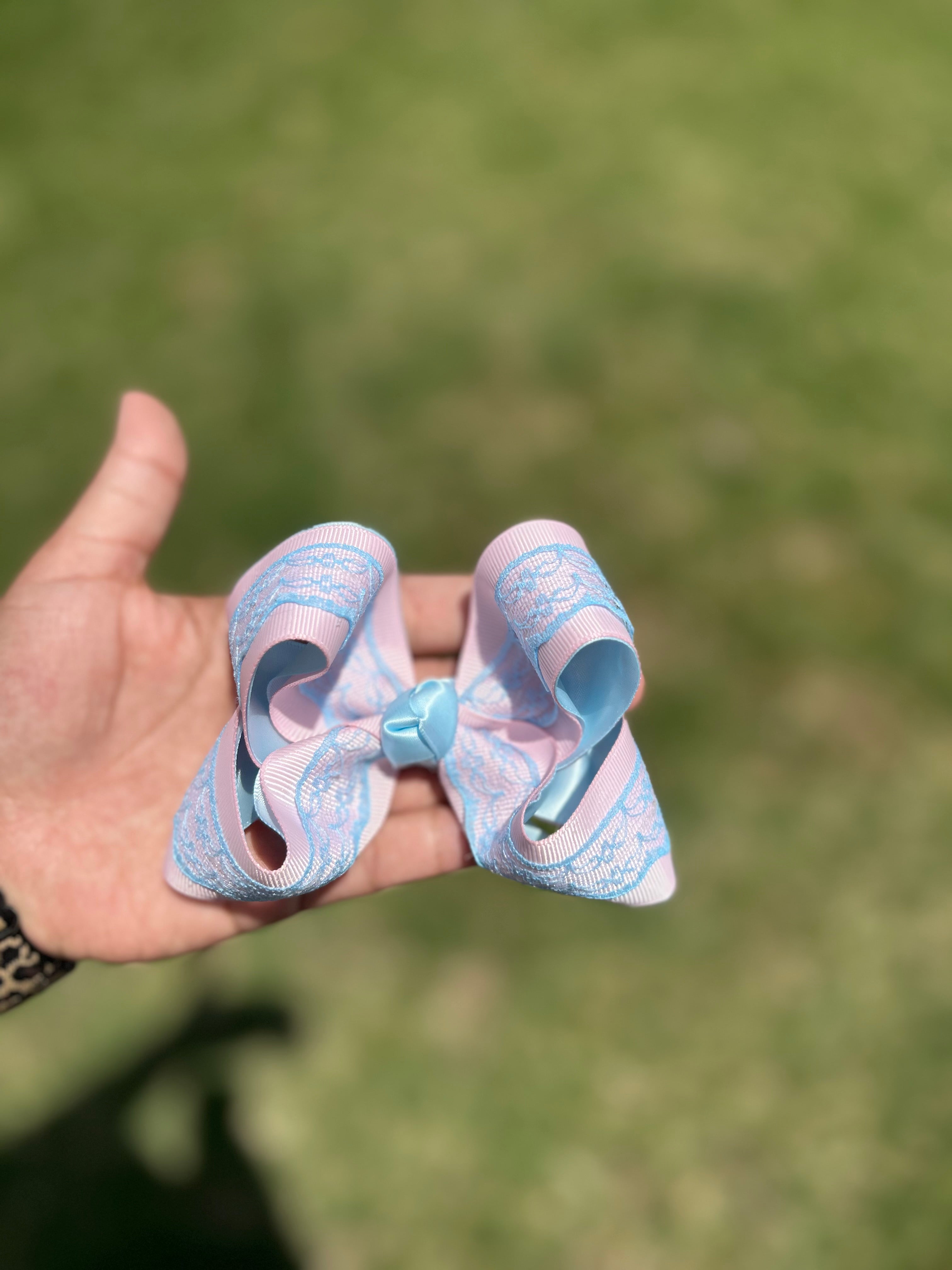 Pink on baby blue🩵
