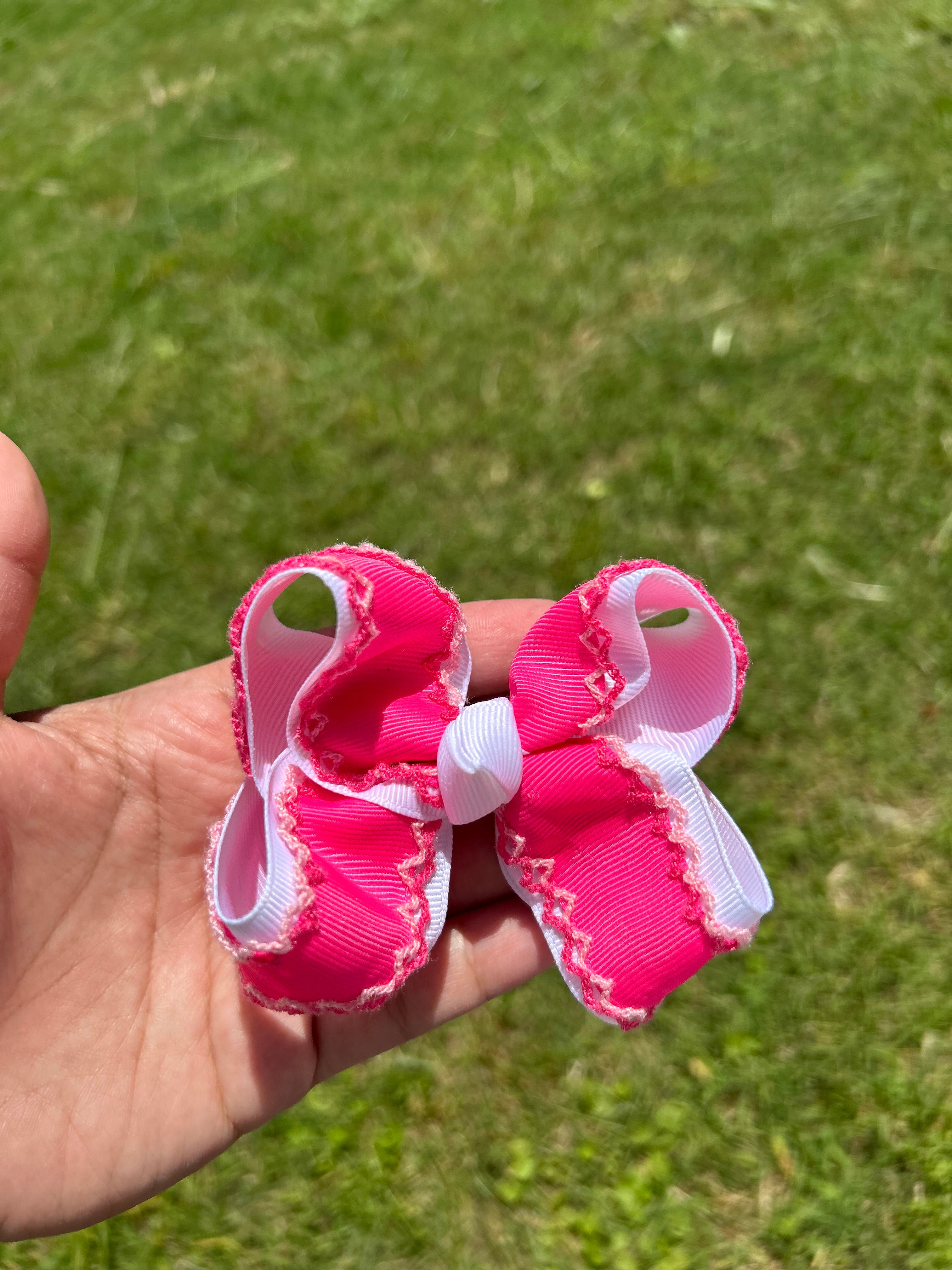 White/Pink moonstitch🌙